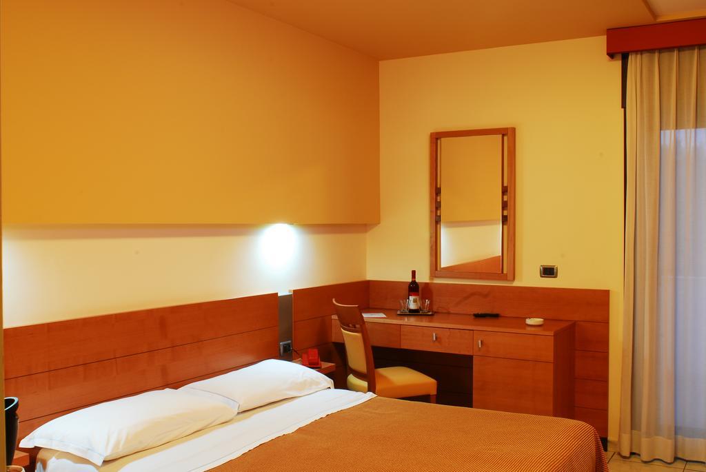 Hotel Club Astor Ugento Esterno foto
