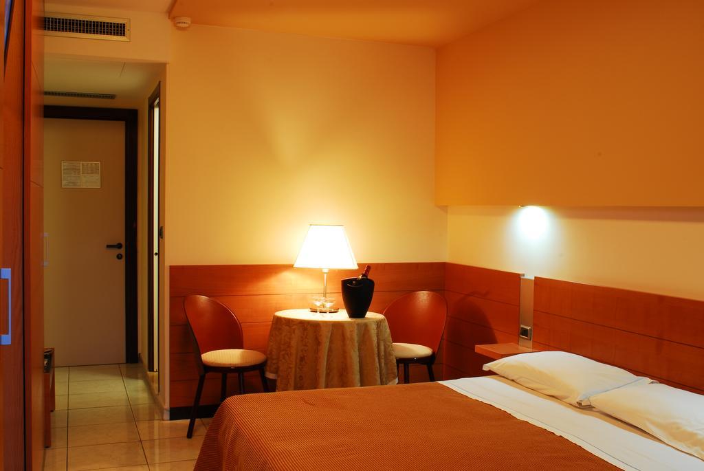 Hotel Club Astor Ugento Esterno foto