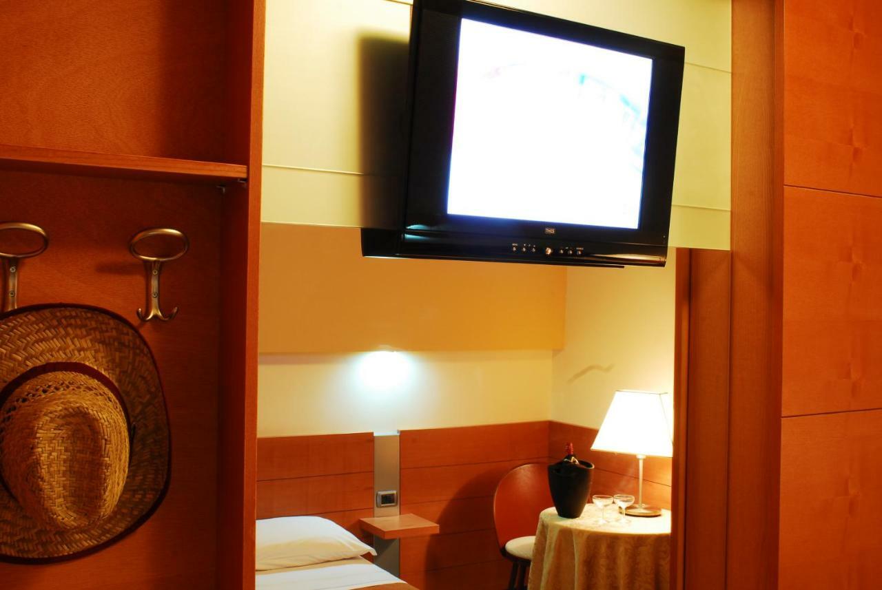 Hotel Club Astor Ugento Esterno foto